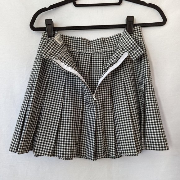 VINTAGE Tretorn Women's Plaid Mini Skirt, 8 - Picture 10 of 11